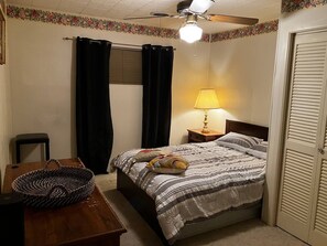 Room - Cozy and clean 2-bedroom house in welcoming Borger with AC (Borger)