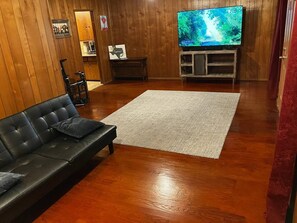 Interior - Cozy and clean 2-bedroom house in welcoming Borger with AC (Borger)