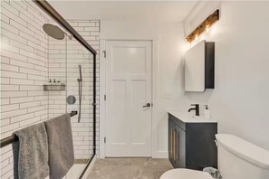 Bathroom - River House- Belfast Maine (Belfast)