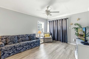 TV - Marsh Villas 3N- 2BR in Cherry Grove- Outdoor Pool (North Myrtle Beach)