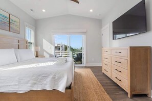 3 bedrooms, WiFi, bed sheets - Carolina Haven, just blocks from the beach (Carolina Beach)