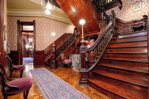 The Pagoda | King Suite | The Empress Hotel