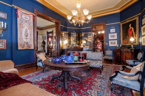 Interior - The Majestic Spa | King Suite | The Empress Hotel (Little Rock)