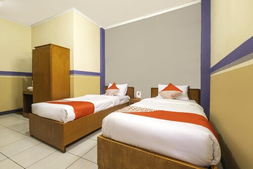 Luxury Twin Stay with Free WiFi and Parking