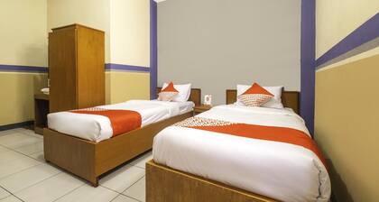 Luxury Twin Stay with Free WiFi and Parking