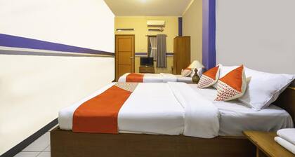 Luxury Triple Suite W/ Free WiFi and Parking
