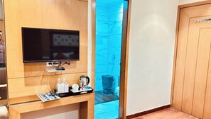 Soundproofing, free WiFi - THE KING HAWK Nearby GOLDEN TEMPLE (Amritsar)