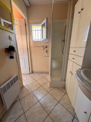Shower, hair dryer, towels, toilet paper - Le Pouldu with south-facing garden 5 minutes from the beaches (Clohars-Carnoët)