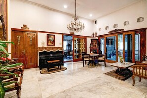 Interior - Family Luxury Suite W/Free WiFi and Parking (Bandung)