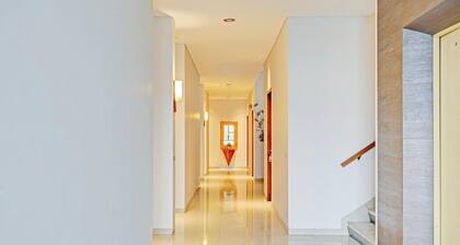 Luxury Twin Stay with Free WiFi and Parking