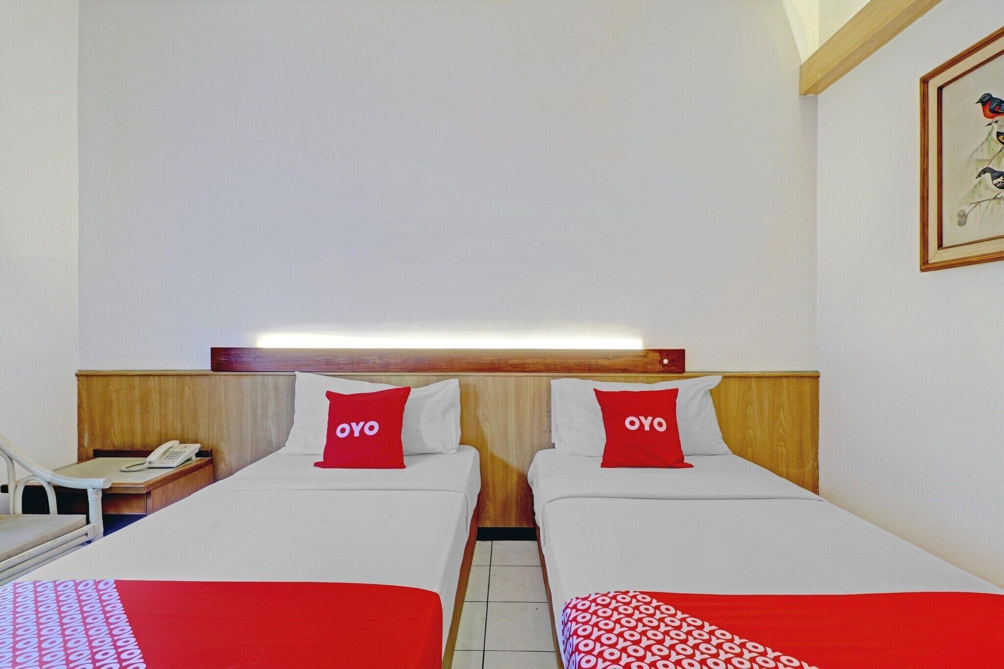 Desk, WiFi (free), bed sheets
