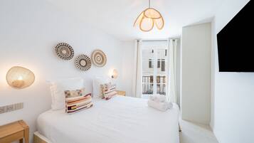 Apartment | 3 bedrooms, laptop workspace, iron/ironing board, bed sheets