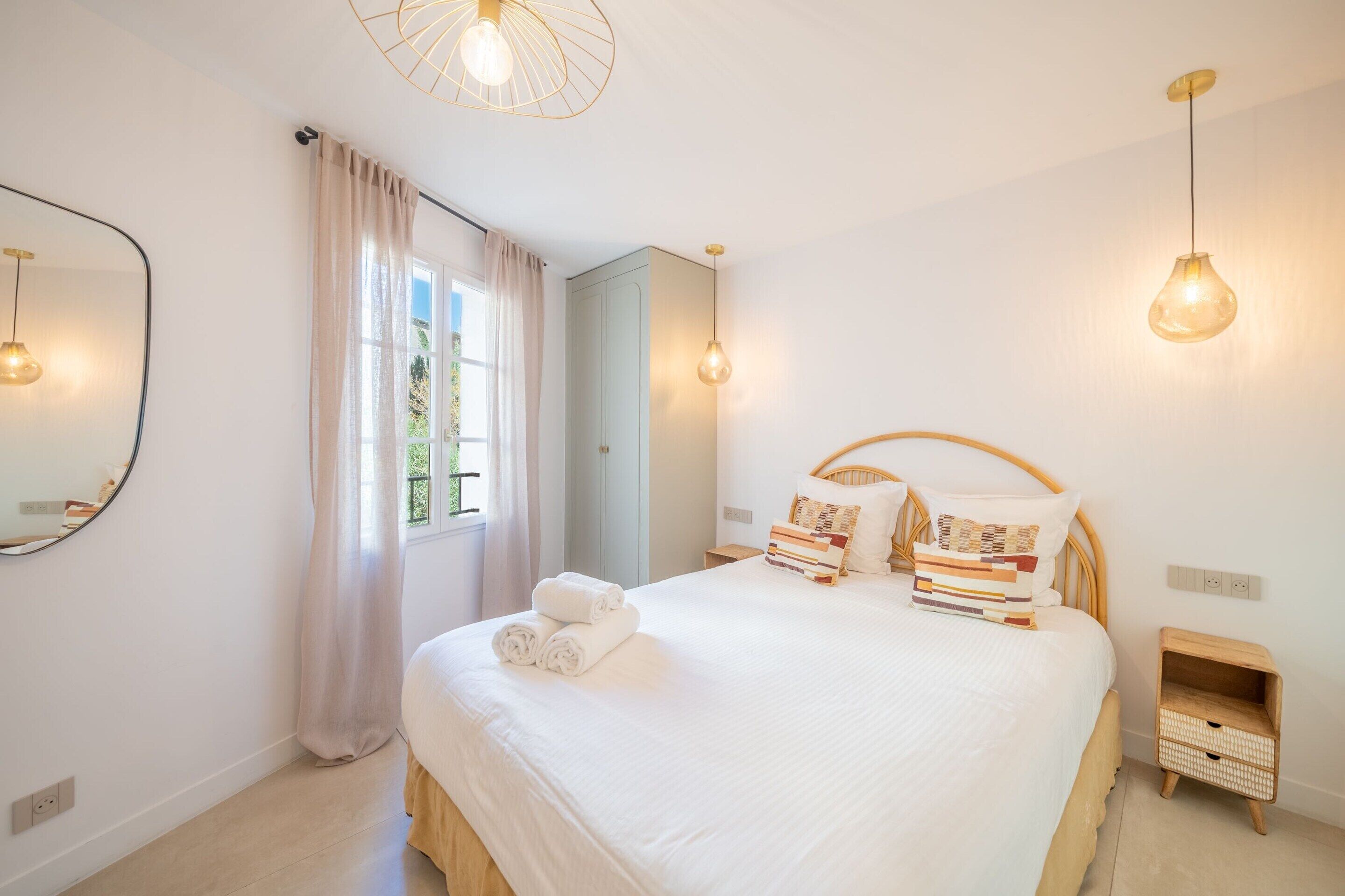 Apartment | 4 bedrooms, laptop workspace, iron/ironing board, bed sheets