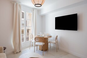 Apartment | Dining - Apartment Place des Lices -2bdr/6p- Saint Tropez (Saint-Tropez)