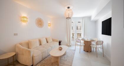 Apartment Place des Lices -2bdr/6p- Saint Tropez