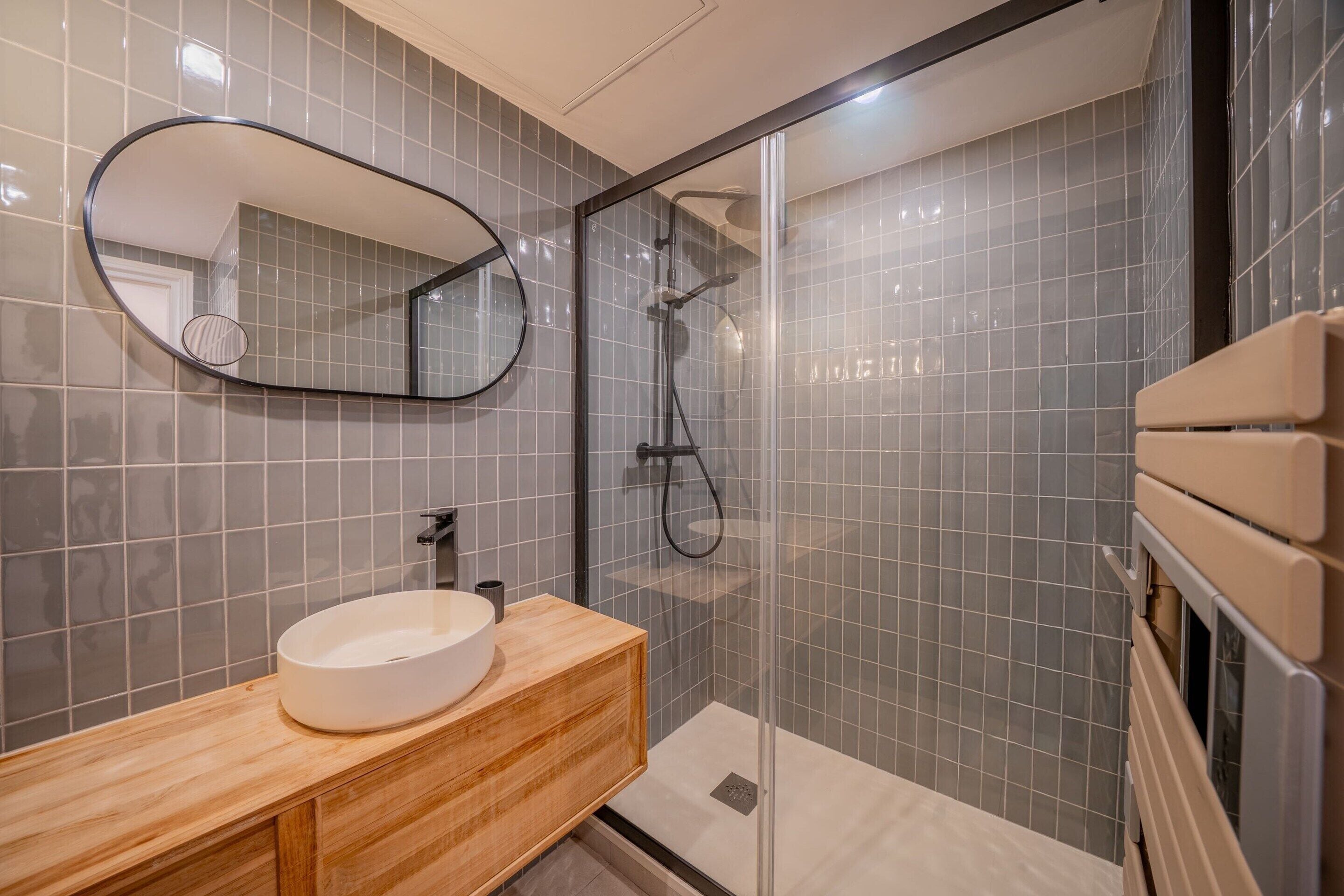Apartment | Bathroom | Hair dryer, towels, shampoo