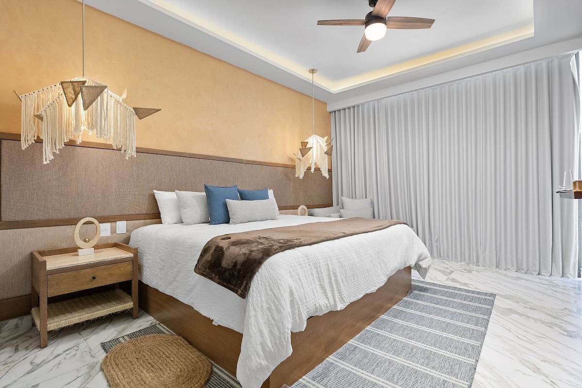 Premium Apartment | Premium bedding, individually decorated, individually furnished, desk
