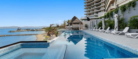 Departamento Premium | Alberca | Alberca al aire libre