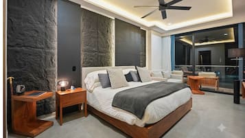 Appartement | Luxe beddengoed, een bureau, een laptopwerkplek