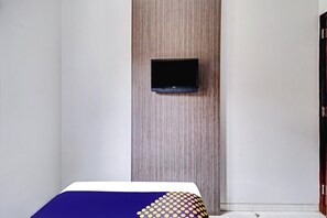 Bedroom - Simple Cozy Single Stay with Free WiFi and Parking (Bandung)