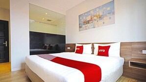 Escritorio, wifi gratis y ropa de cama 