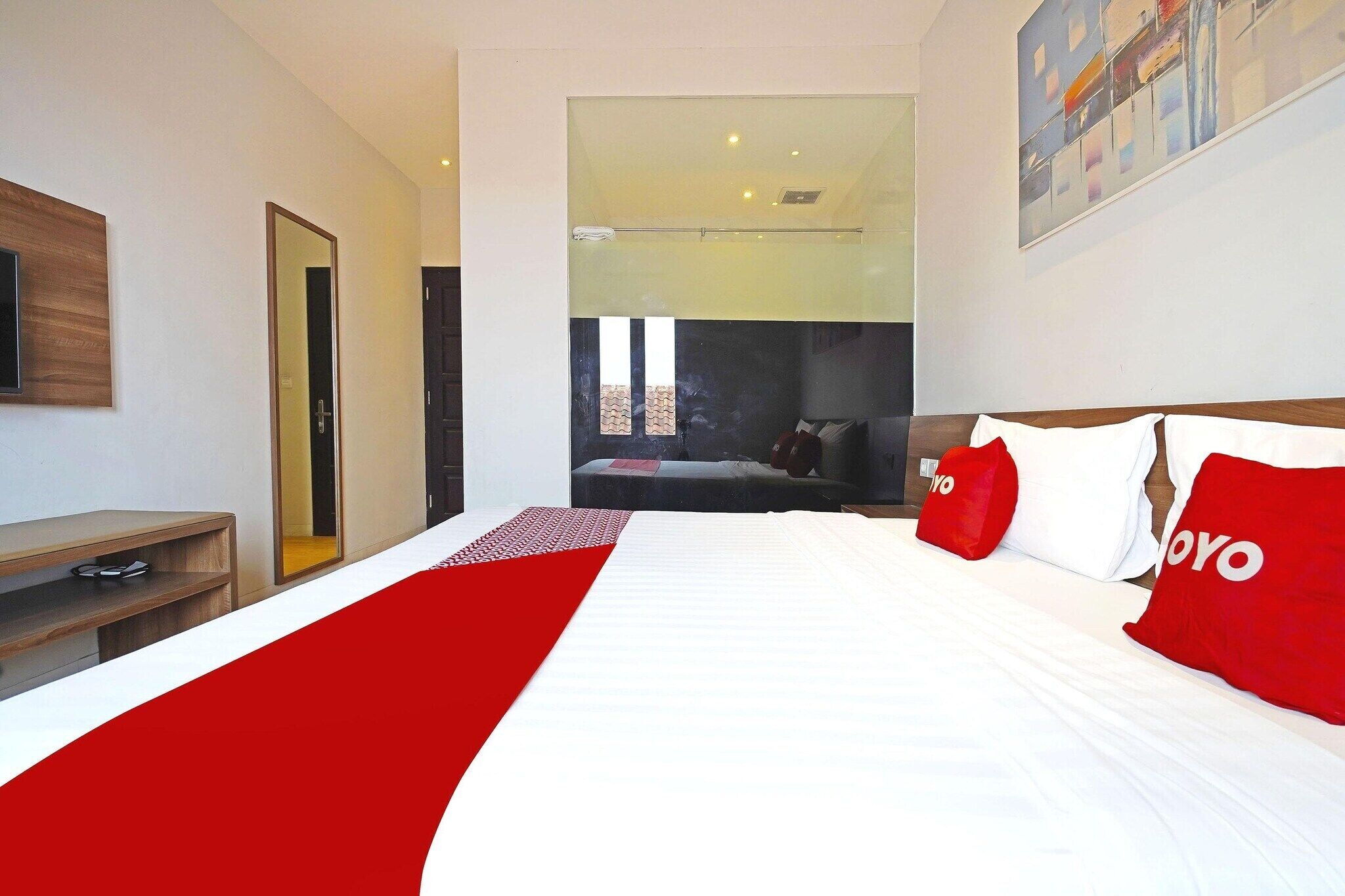Desk, WiFi (free), bed sheets