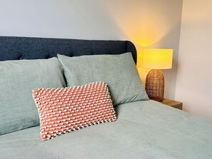 2 habitaciones, tabla de planchar con plancha, wifi y ropa de cama 