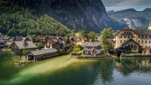 Exterior - LOFT AM SEE - Apartment with direct lake access in Hallstatt (Hallstatt)