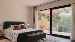 3 bedrooms, travel cot, free WiFi, bed sheets - Beira Baixa family retreat with mountain views, AC / breakfast! (Telhado)