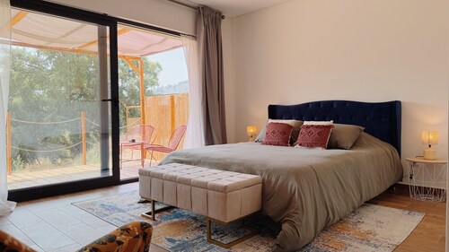 Beira Baixa family retreat with mountain views, AC / breakfast!