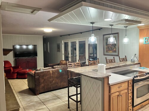 Right at Home-Midland Home away from Home with Billiards
