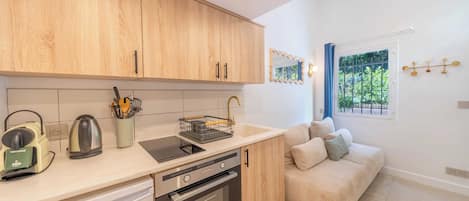 House | Private kitchen | Fridge, oven, stovetop, coffee/tea maker