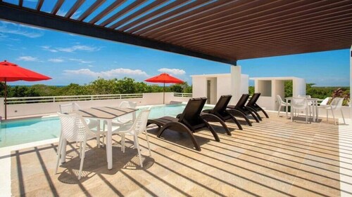 Welcome to the jungle. 2-bed, 2- bath in  Akumal w/splash pool, ocean view