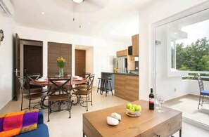 Interior - Welcome to the jungle. 2-bed, 2- bath in  Akumal w/splash pool, ocean view (Akumal)