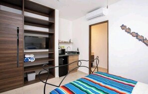 Interior - Welcome to the jungle. 2-bed, 2- bath in  Akumal w/splash pool, ocean view (Akumal)