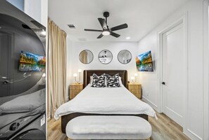 1 bedroom, Internet, bed sheets - Lovely studio with AC in peaceful Houston neighborhood. (Houston)