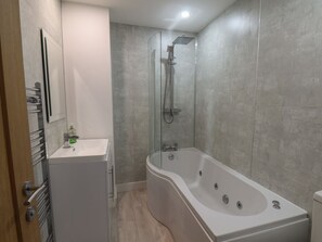 Bathroom - FRANKIE’S SEAVIEW 3, pet friendly in Bridlington (Bridlington)