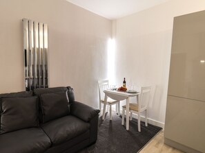 Living area - FRANKIE’S SEAVIEW 3, pet friendly in Bridlington (Bridlington)