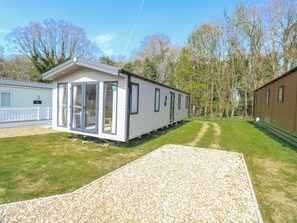 Exterior - THE HONEY POT RETREAT, romantic, with pool in Belton, Norfolk (Great Yarmouth)