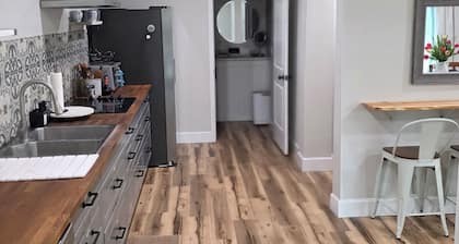 Angella Ct Getaway - Sleeps 6 - Near Downtown