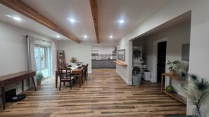 Interior - Daylight Basement - Sleeps 10 with King Suite (McMinnville)