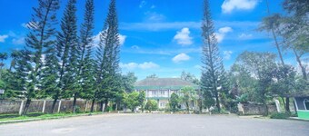 Luxury Twin Comfort Stay W/ Free Parking and Pool