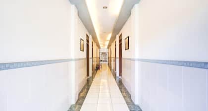 Luxury Family Suite W/ Free WiFi Parking and Pool