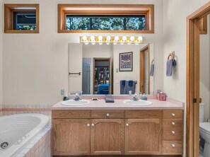 Shower, jetted tub, hair dryer, towels
