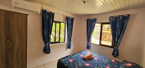 Room - Pleasant lodge with beautiful view in Nuku Hiva (Nuku Hiva)