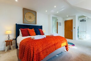 1 bedroom, iron/ironing board, WiFi, bed sheets - Luxury King Room - Penarth (Vale of Glamorgan)