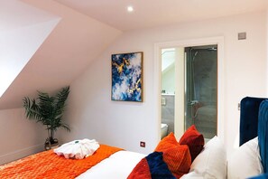 1 bedroom, iron/ironing board, WiFi, bed sheets - Luxury King Room - Penarth (Vale of Glamorgan)