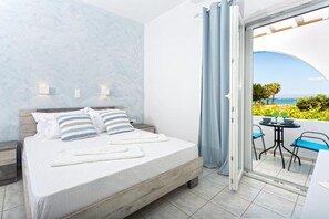 Deluxe Double Room, Balcony, Sea View - Villa Zeta (Paros)