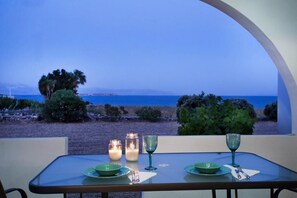 Exclusive Suite, Private Pool, Sea View | Outdoor dining - Villa Zeta (Paros)