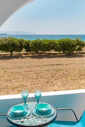 Chambre Double Deluxe, balcon, vue mer | Restauration extérieure